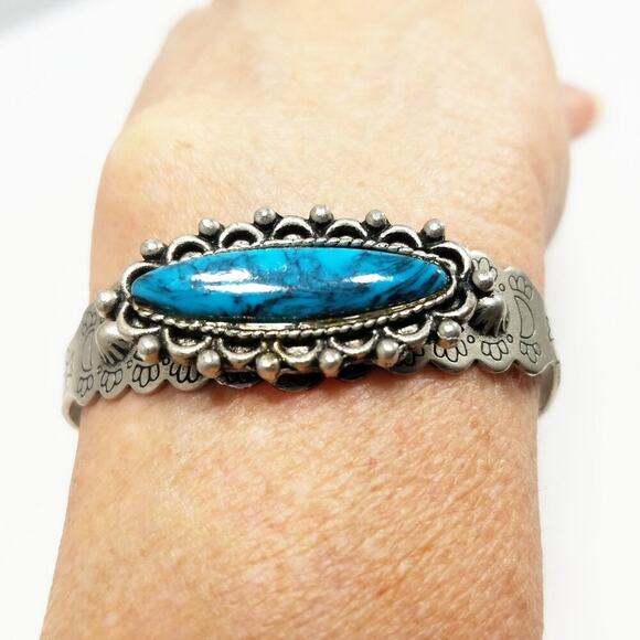 Vintage Southwestern Style Bracelet, Faux Turquoise Etched Cuff, 1970s, 6 Inches - Picture 10 of 10